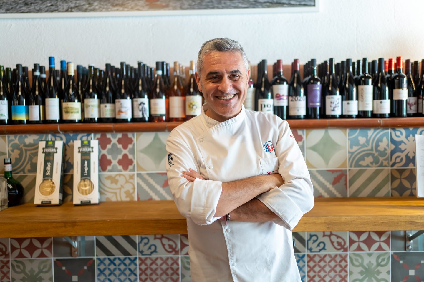 Marco al bancone dei vini